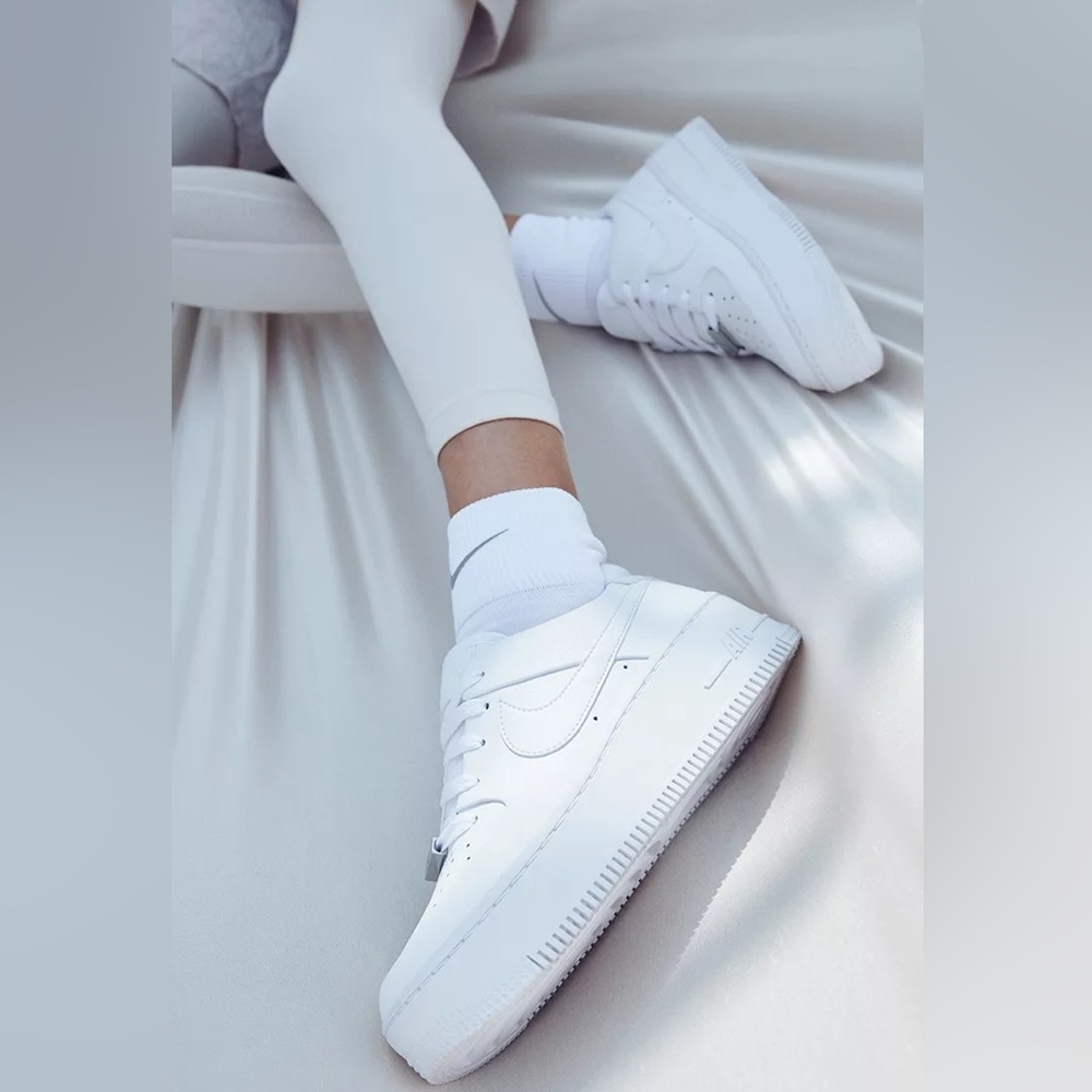 Bright White AIR FORCE 1 Size 9